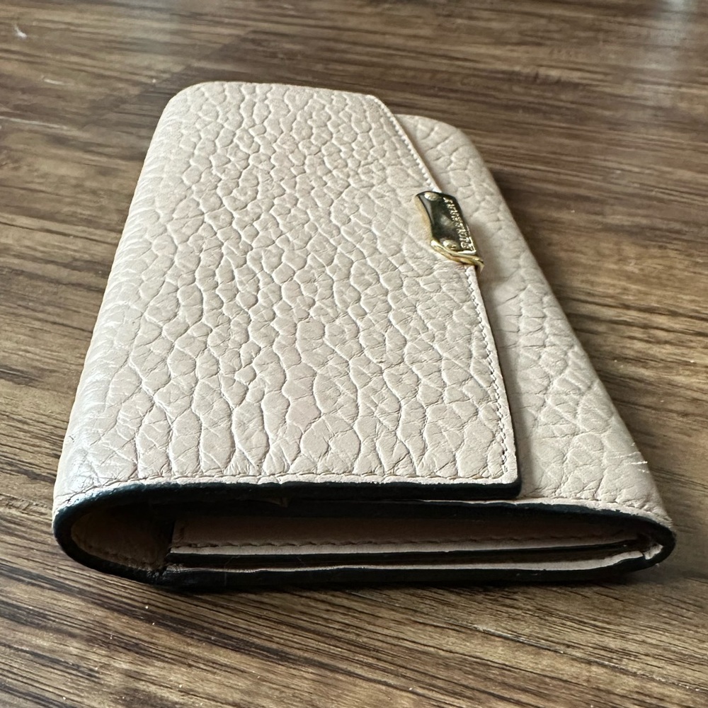 GORGEOUS BURBERRY wallet - Picture 7 of 8